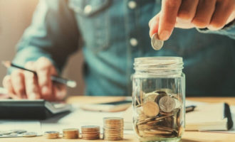 quelqu'un faisant ses comptes