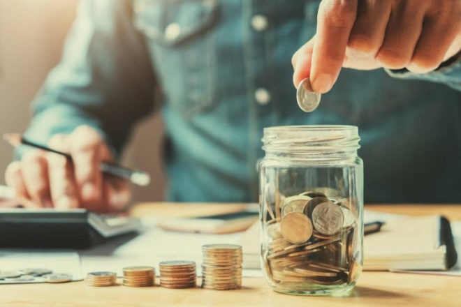 quelqu'un faisant ses comptes